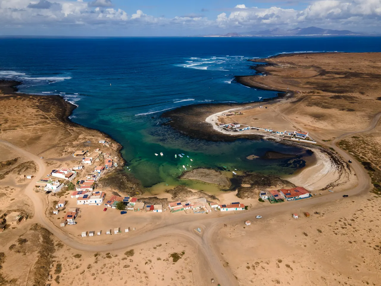 Lagune und Küste bei Corralejo aus der Luft